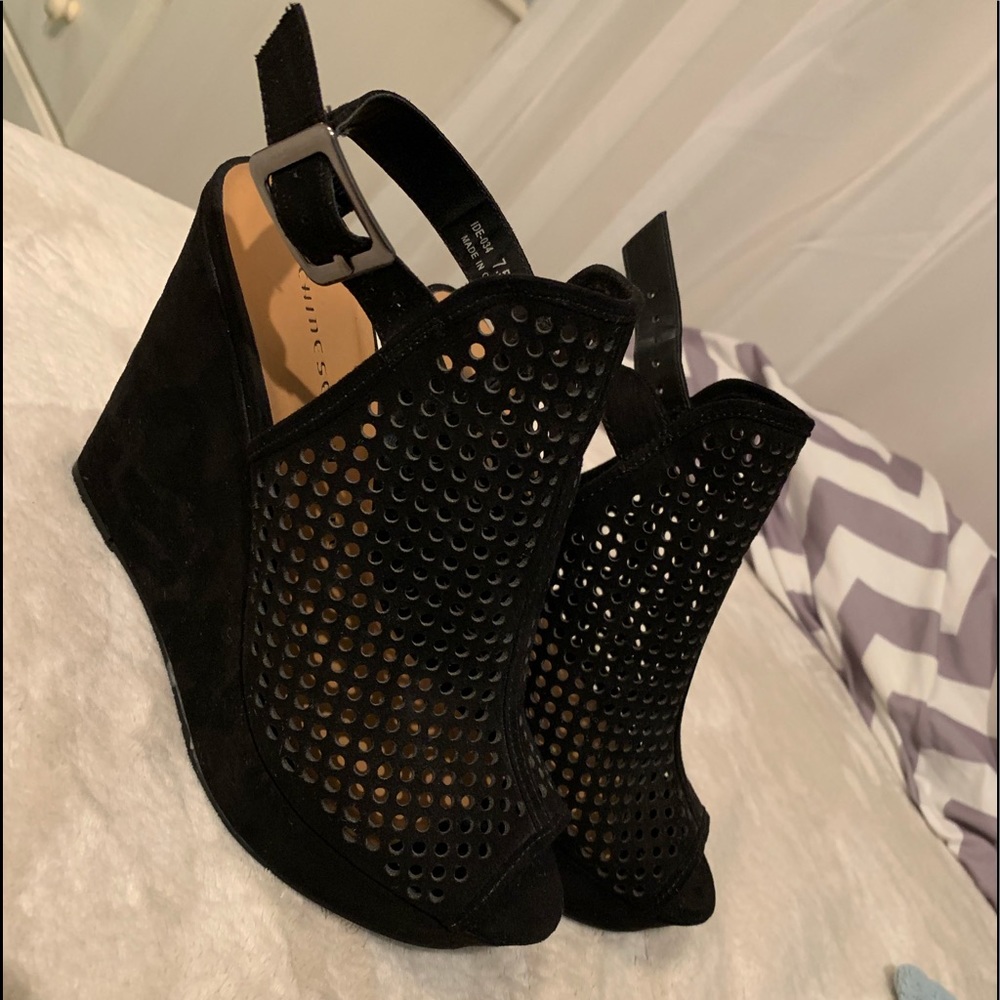 Chinese laundry wedges